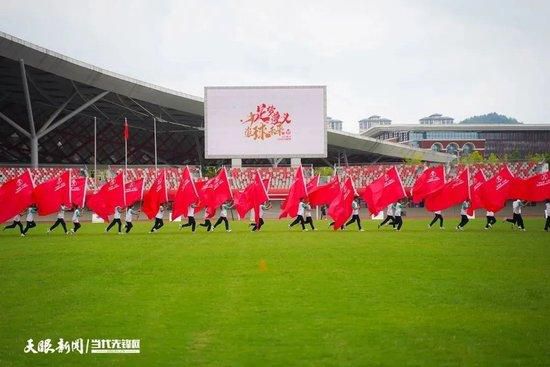 马岚连忙翻开行驶证，低头一看所有人那一栏后面，确实写着萧常坤三个大字，她顿时惊呼道：妈呀。